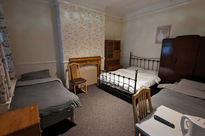 Room 9 of 25