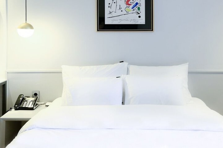 Room 16 of 28