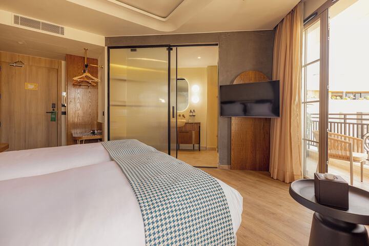 Room 28 of 56