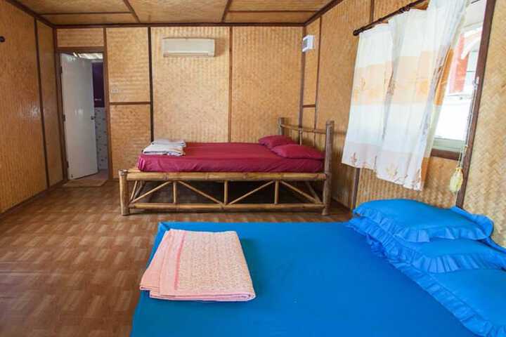 Room 8 of 12