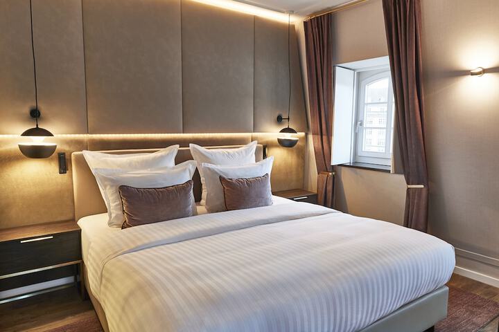 Room 4 of 121