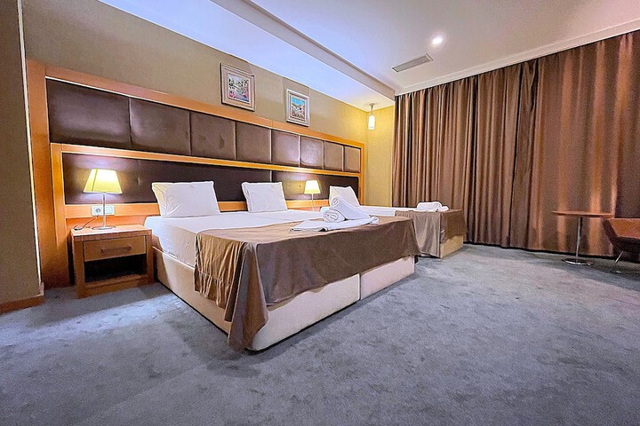 Room 28 of 53