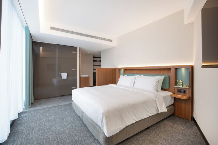 Room 34 of 59