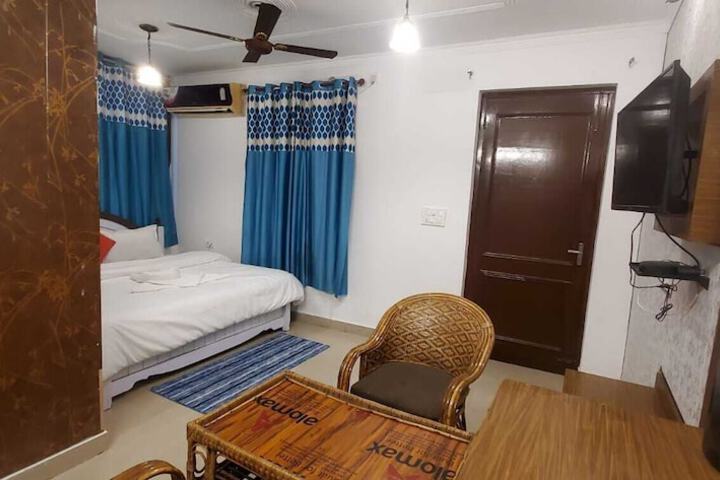 Room 13 of 22