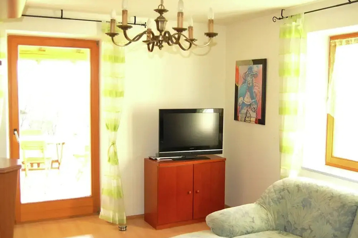 Room 5 of 16