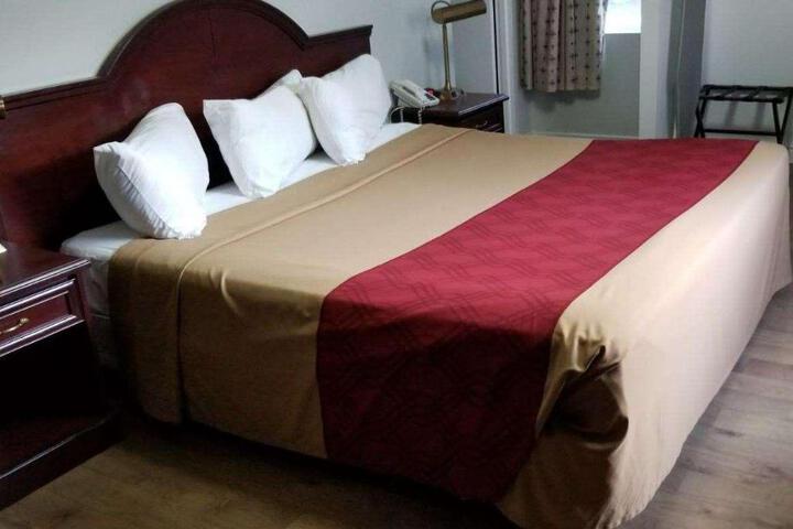 1 King Bed (6 of 15)
