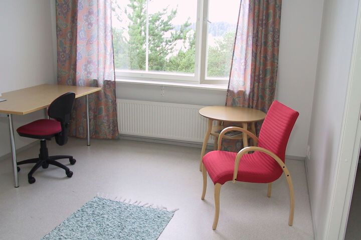 Room 12 of 27