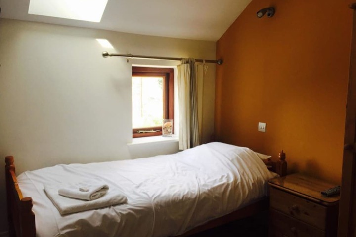 Room 6 of 16