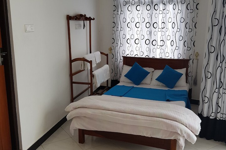 Room 16 of 33