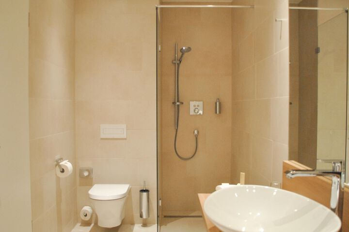 Room 72 of 112