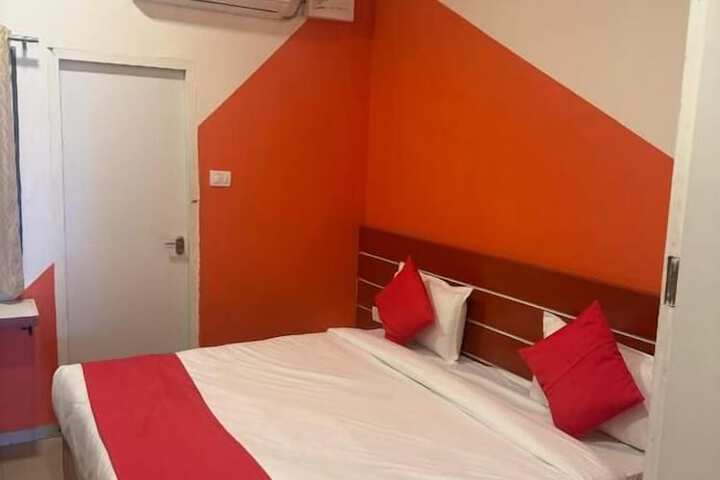 Room 5 of 13