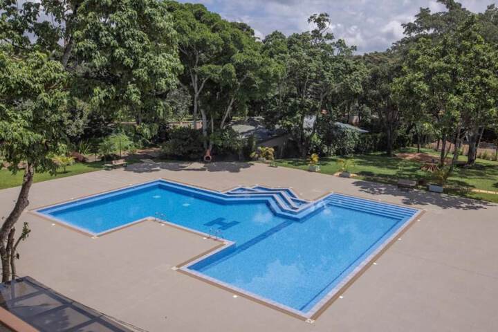 Pool 21 of 37