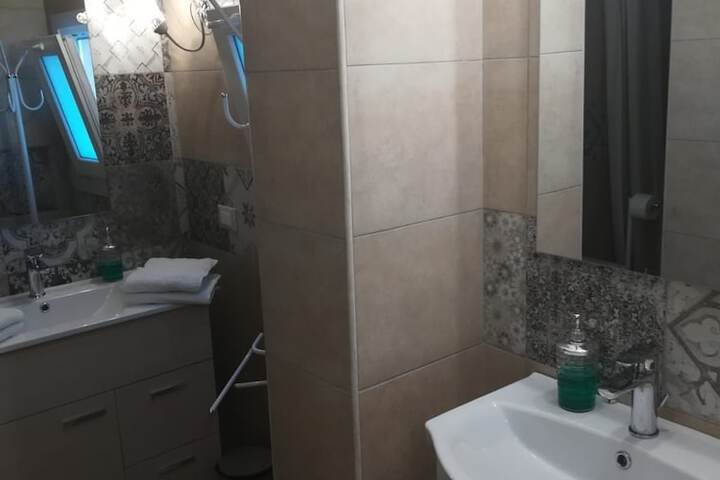 Room 25 of 28