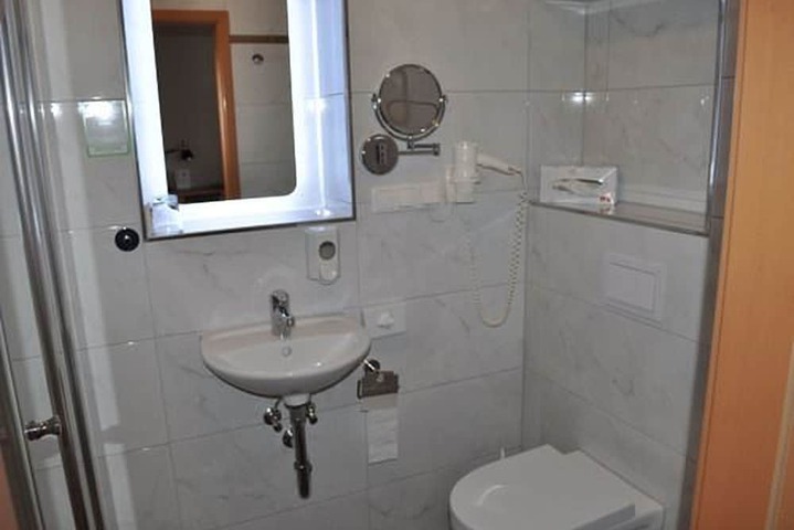 Room 20 of 33