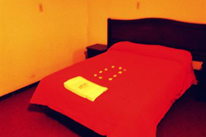 Room 13 of 21