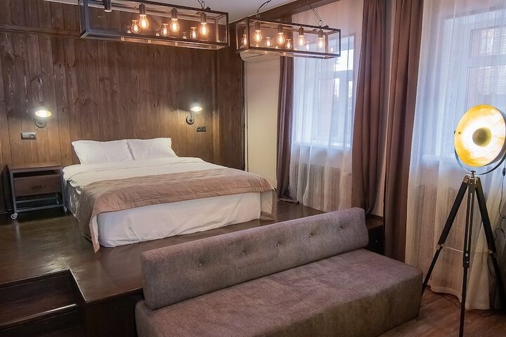 Room 6 of 42