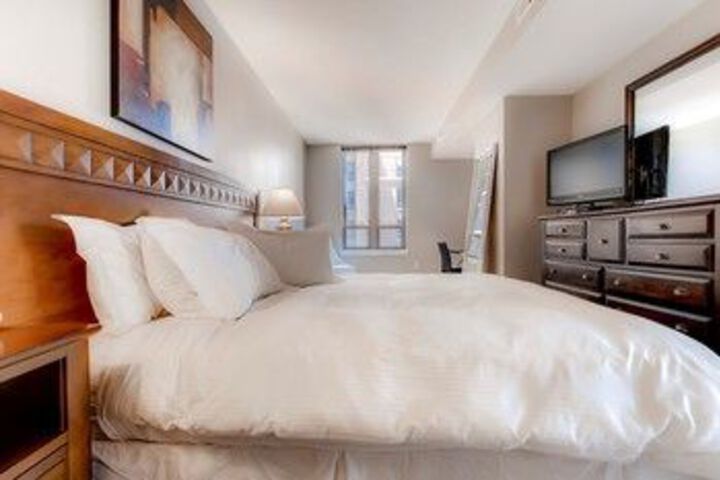 Room 8 of 33
