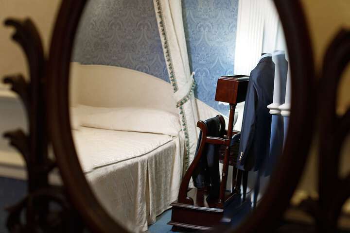 Room 16 of 46