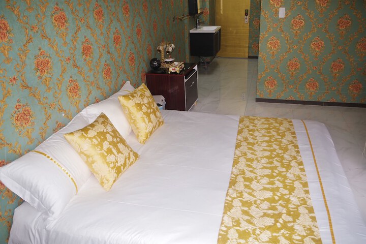 Room 20 of 185