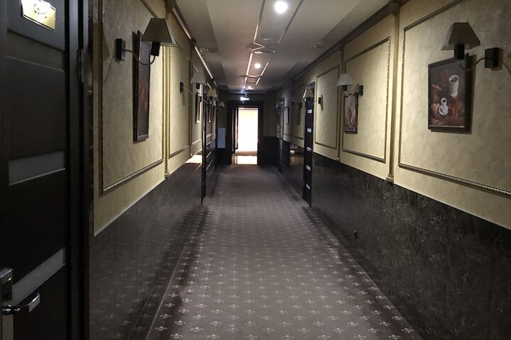 Ballroom/Hall 78 of 82