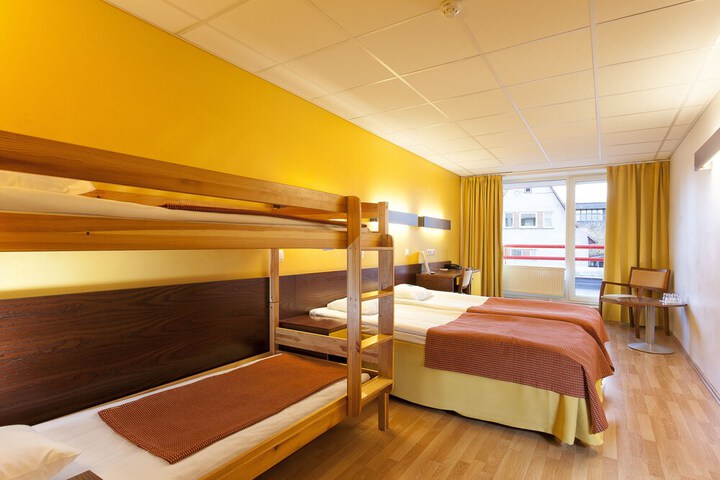 Room 13 of 83