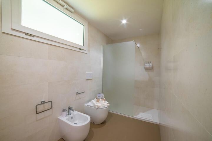 Room 5 of 20