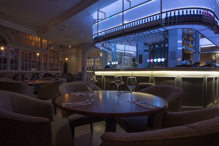 Lounge 70 of 100