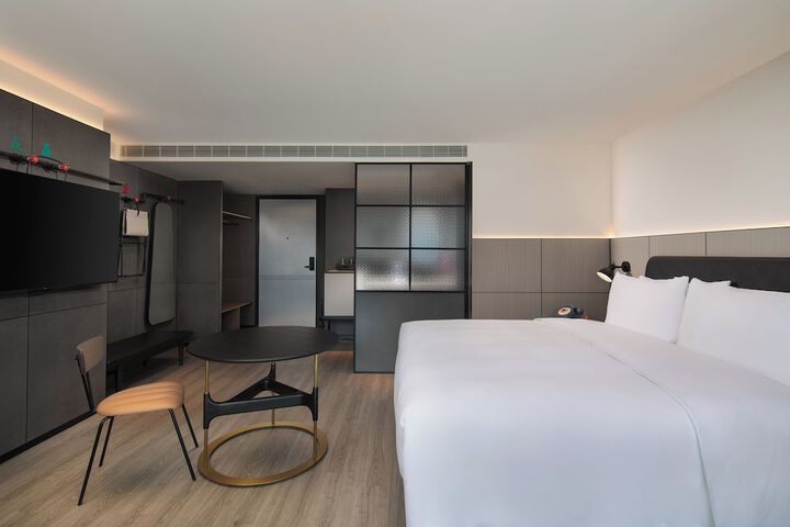 Room 13 of 96