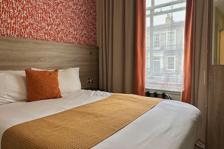 Room 62 of 108