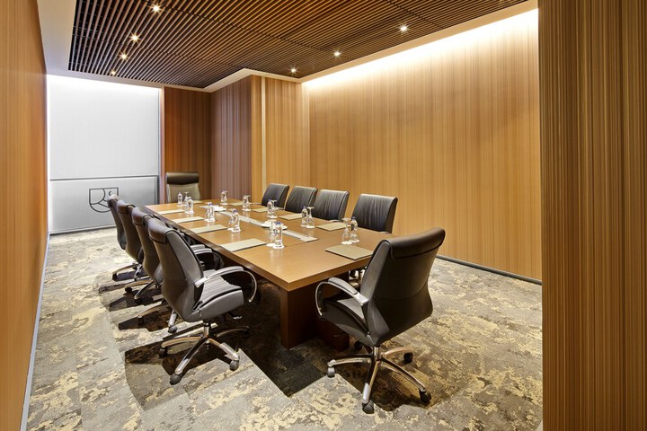Business Center 95 of 127
