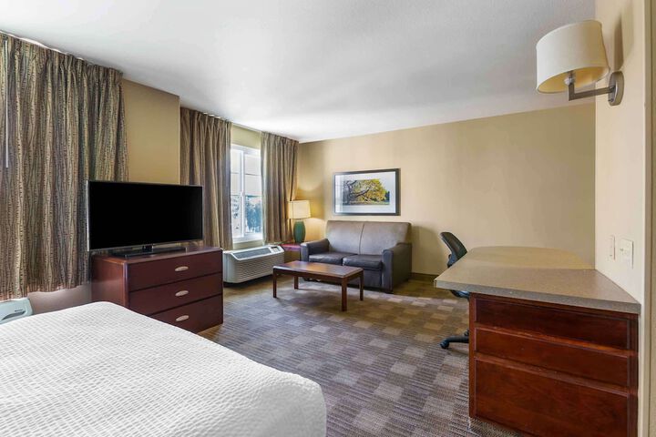 Deluxe Studio Double Bed Accessible (8 of 12)