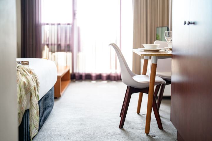 Room 52 of 80