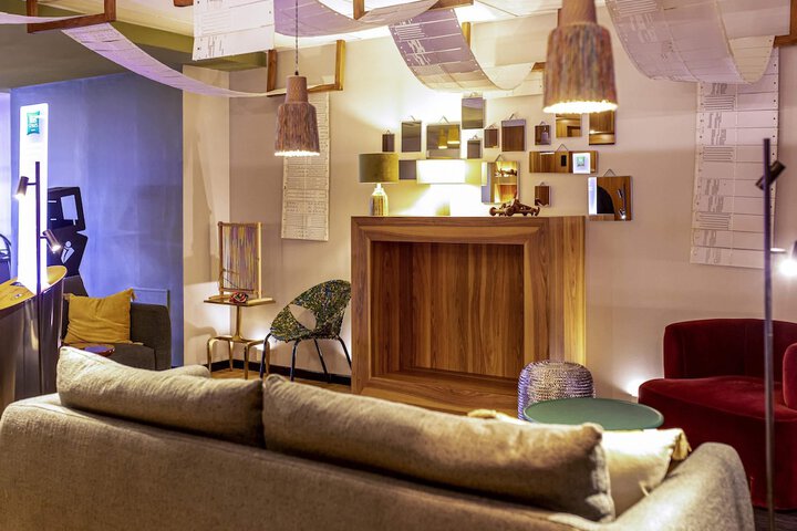 Lounge 19 of 31