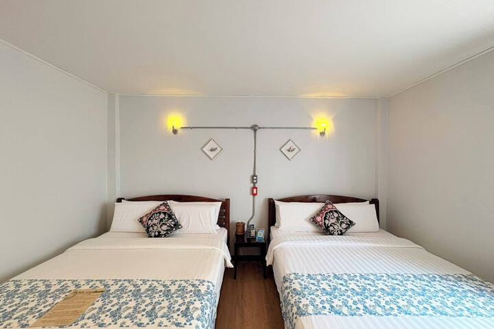 Room 30 of 211
