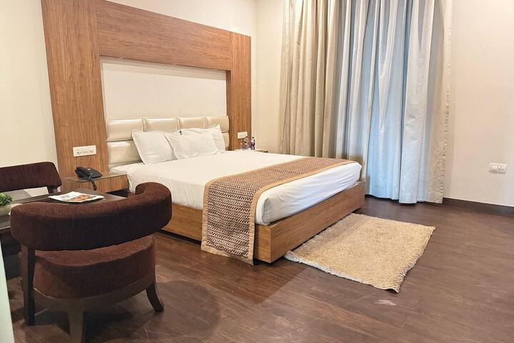 Room 6 of 50