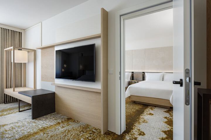 Room 28 of 100