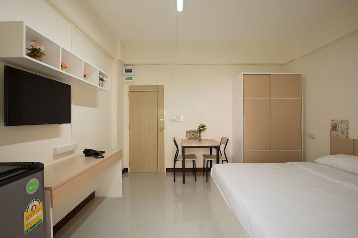 Room 4 of 9