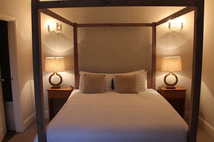 Room 5 of 15