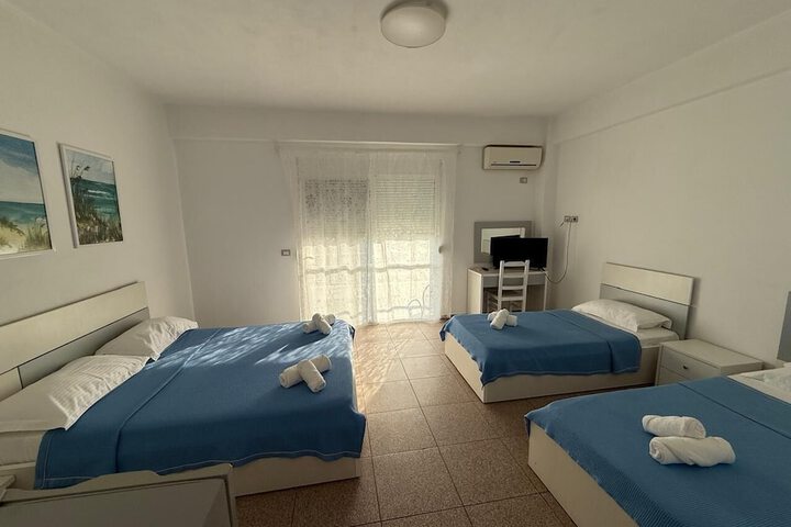 Room 12 of 37