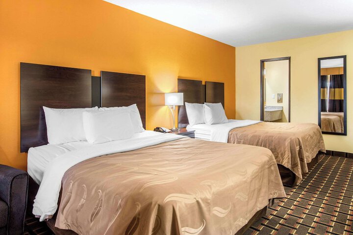 1 Queen Bed (15 of 16)