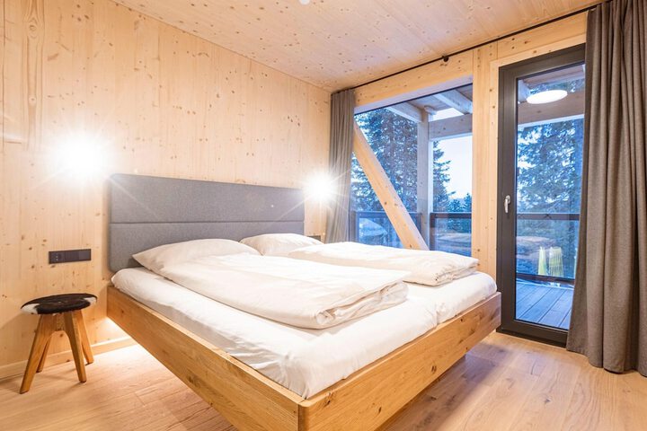Room 3 of 37