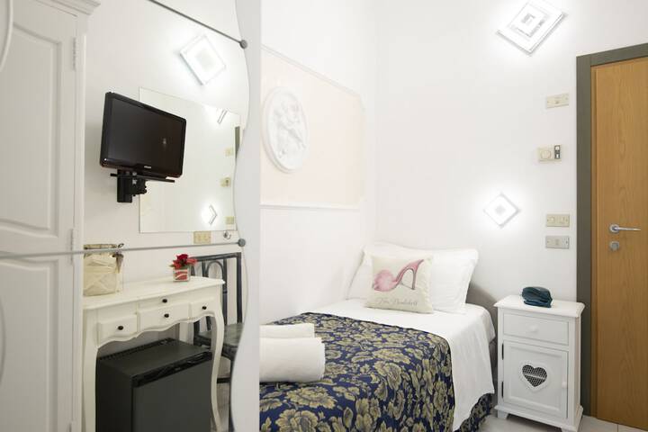 Room 16 of 169