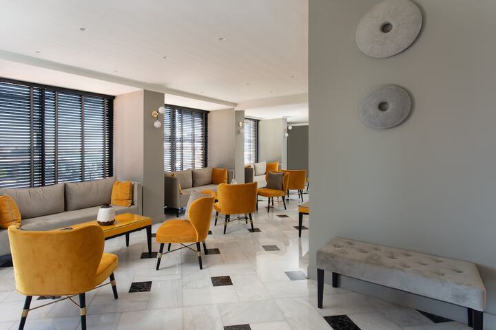 Guest Lobby