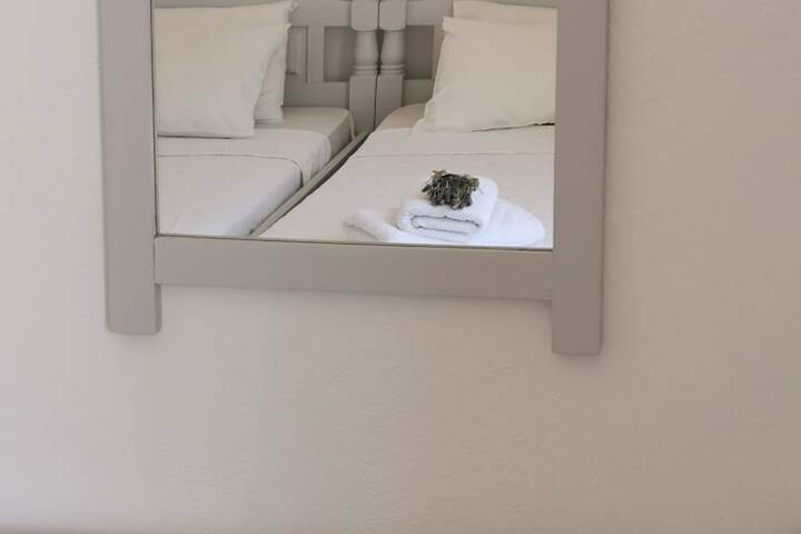 Room 11 of 34