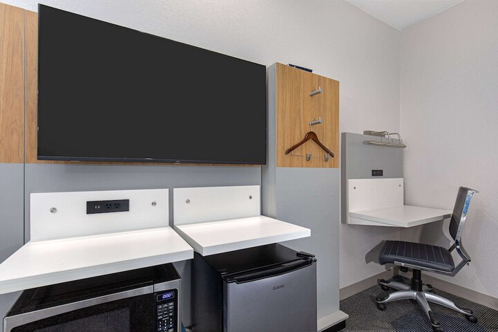 Room 7 of 25