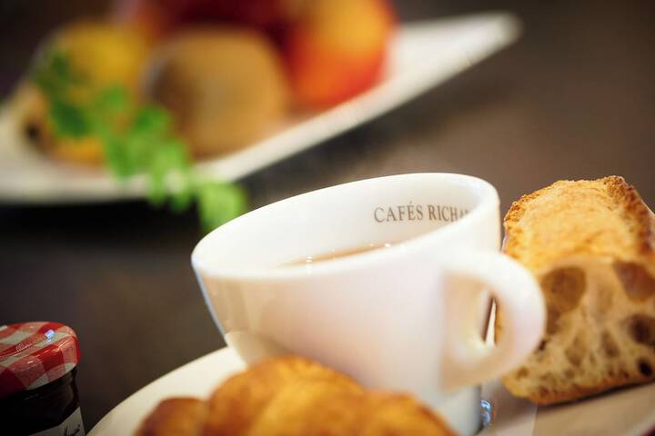 Breakfast/Coffee Service 47 of 73