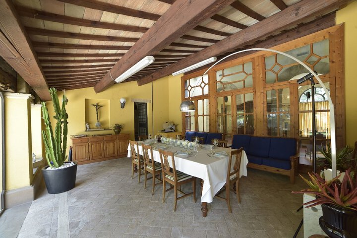 Dining 8 of 9