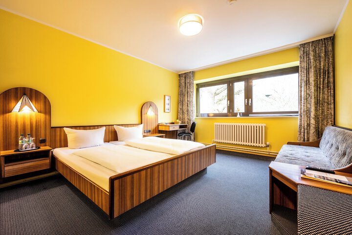 Room 16 of 74