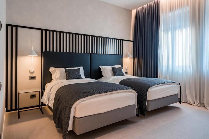 Room 20 of 44