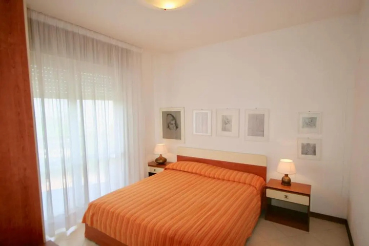 Room 5 of 11